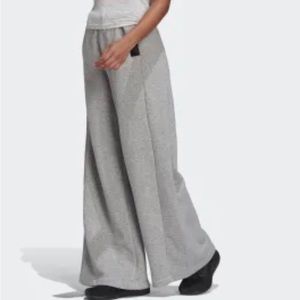 ADIDAS SPORTSWEAR STUDIO LOUNGE WIDE FLEECE PANTS, medium gray size small